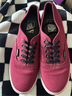 Men’s size 7 vans ladies size 8.5